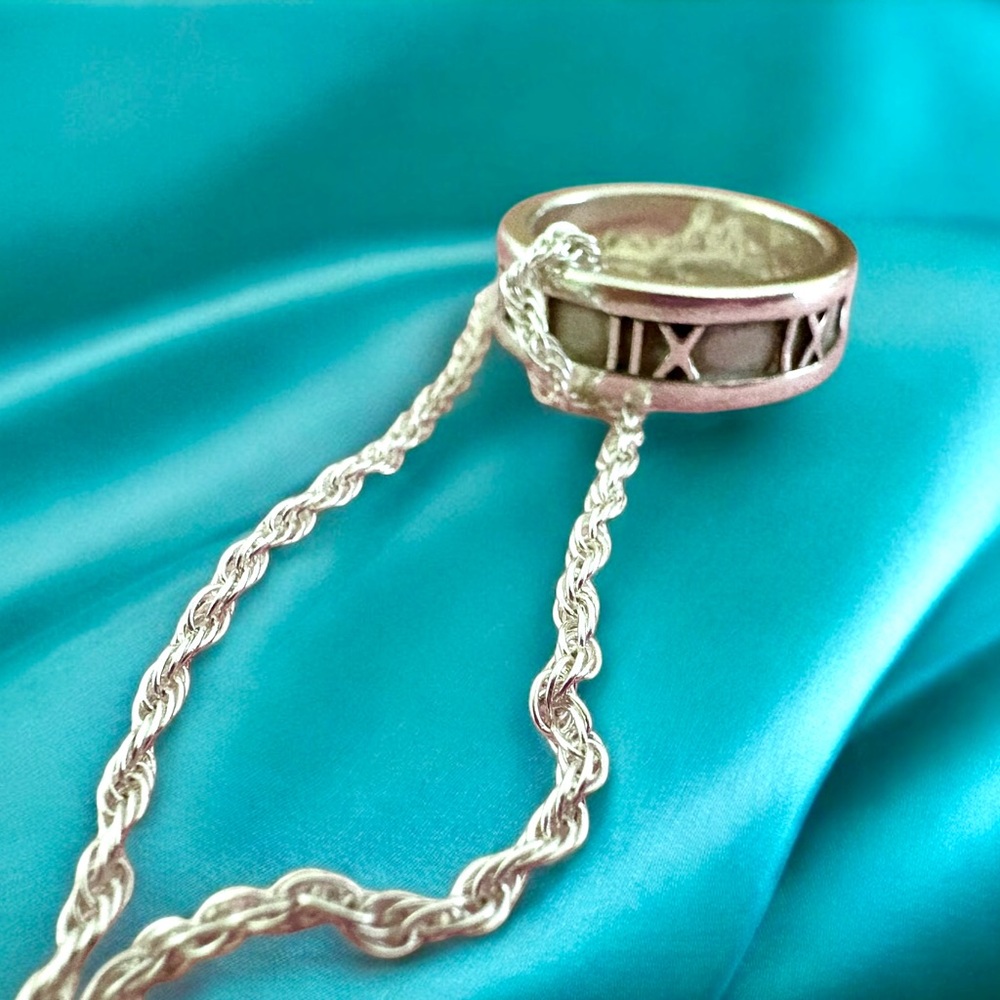 TIFFANY & CO ATLAS RING 925 sterling silver. Comes with sterling silver chain.